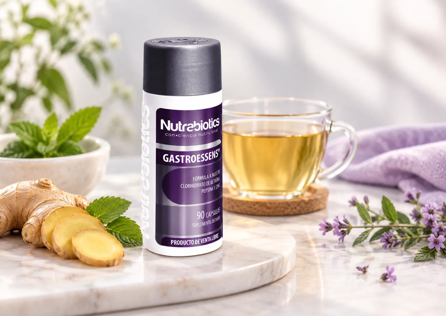 Gastroessens de Nutrabiotics junto a elementos asociados al bienestar digestivo